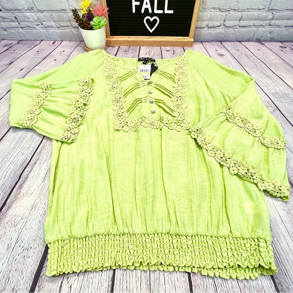 CABLE & GAUGE Elastic Waist, Lace Detail, Blouse-NWT